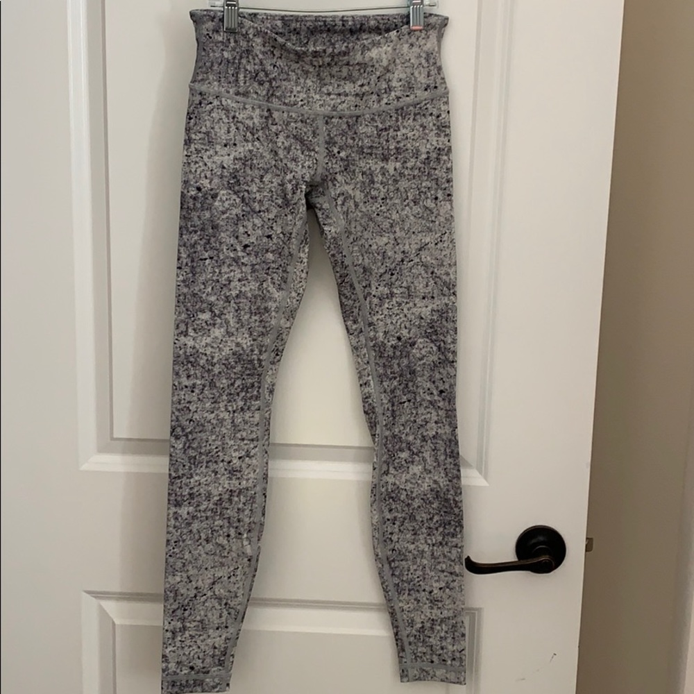 Lululemon Low Rise size 4 - Picture 3 of 3